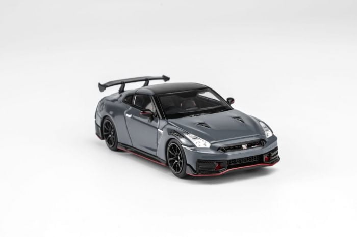 MOTORHELIX 2024 Nissan GT-R R35 NISMO Diecast Model Car 1:64