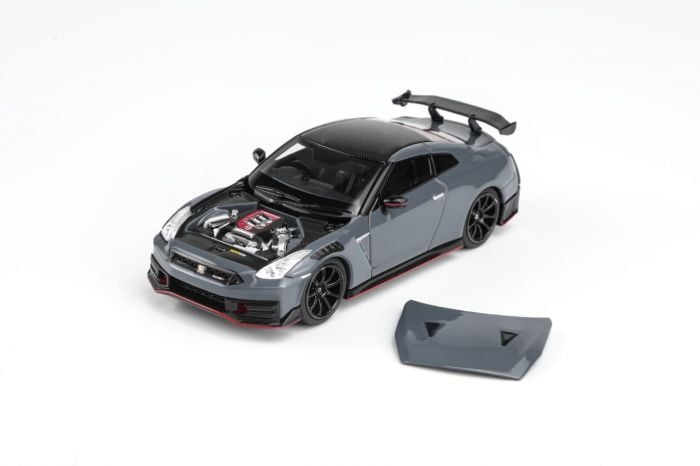 MOTORHELIX 2024 Nissan GT-R R35 NISMO Diecast Model Car 1:64